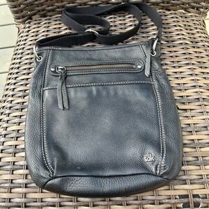 The Sak Black Leather Crossbody Bag Multiple Outside Pockets Zippered Closure